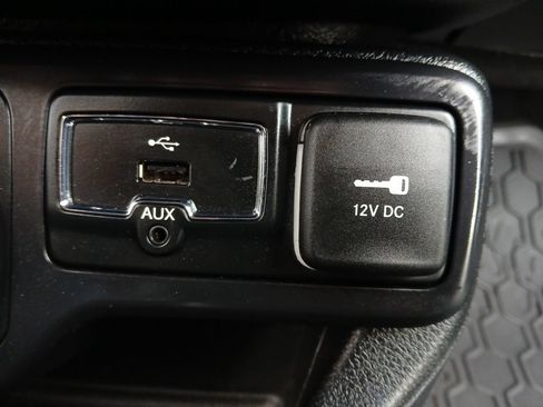 Used 2019 Jeep Renegade Sport w/ Sport Appearance Group AWD/4WD image 6