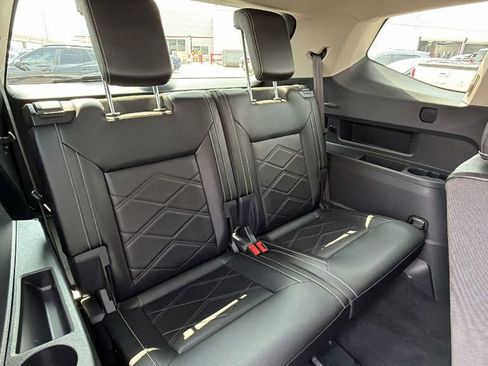 Used 2025 Volkswagen Atlas SE image 35