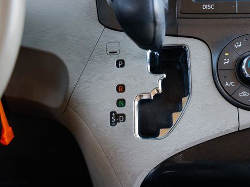 Used 2011 Toyota Sienna LE image 29