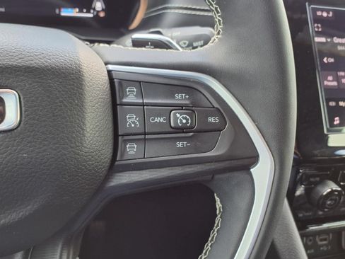 Used 2023 Jeep Grand Cherokee L Laredo RWD image 24