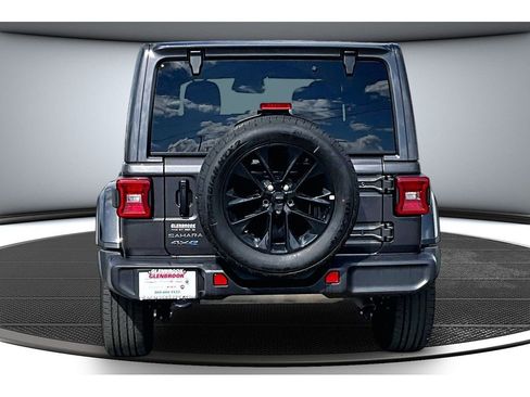 Certified 2025 Jeep Wrangler Unlimited Sahara AWD/4WD image 6