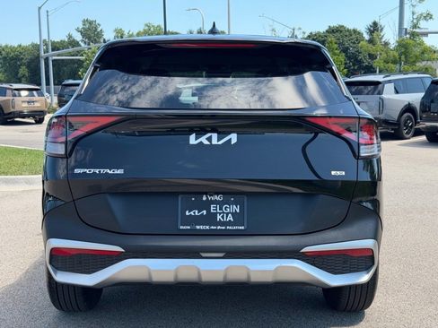 Used 2024 Kia Sportage LX AWD/4WD image 4
