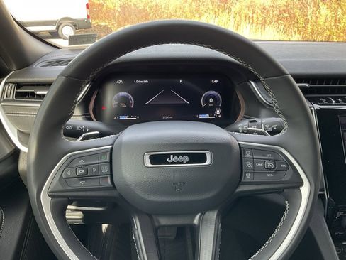 Used 2023 Jeep Grand Cherokee Altitude image 7