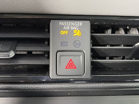 Used 2022 Volkswagen Taos SE FWD image 23