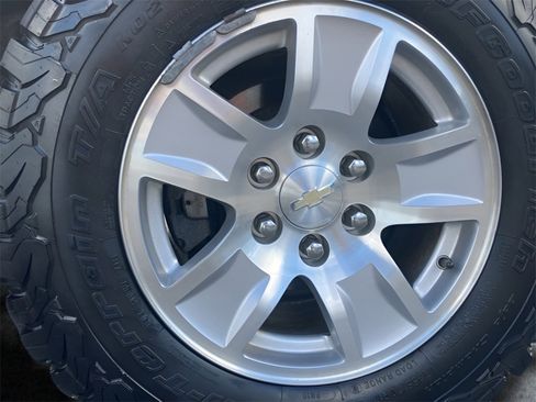 Used 2018 Chevrolet Silverado 1500 LT w/ All Star Edition image 9