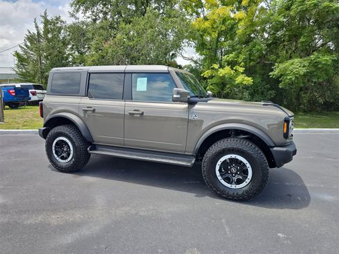 New 2025 Ford Bronco Outer Banks w/ Sasquatch Package image 2
