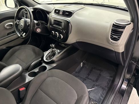 Used 2016 Kia Soul FWD image 19