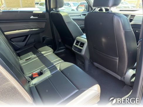 Used 2021 Volkswagen Atlas Cross Sport SE w/ Panoramic Sunroof Package FWD image 32
