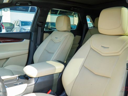 Used 2017 Cadillac XT5 Luxury w/ Driver Awareness Package image 14