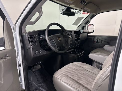 Used 2025 Chevrolet Express 3500 LT w/ LT Preferred Equipment Group RWD image 13