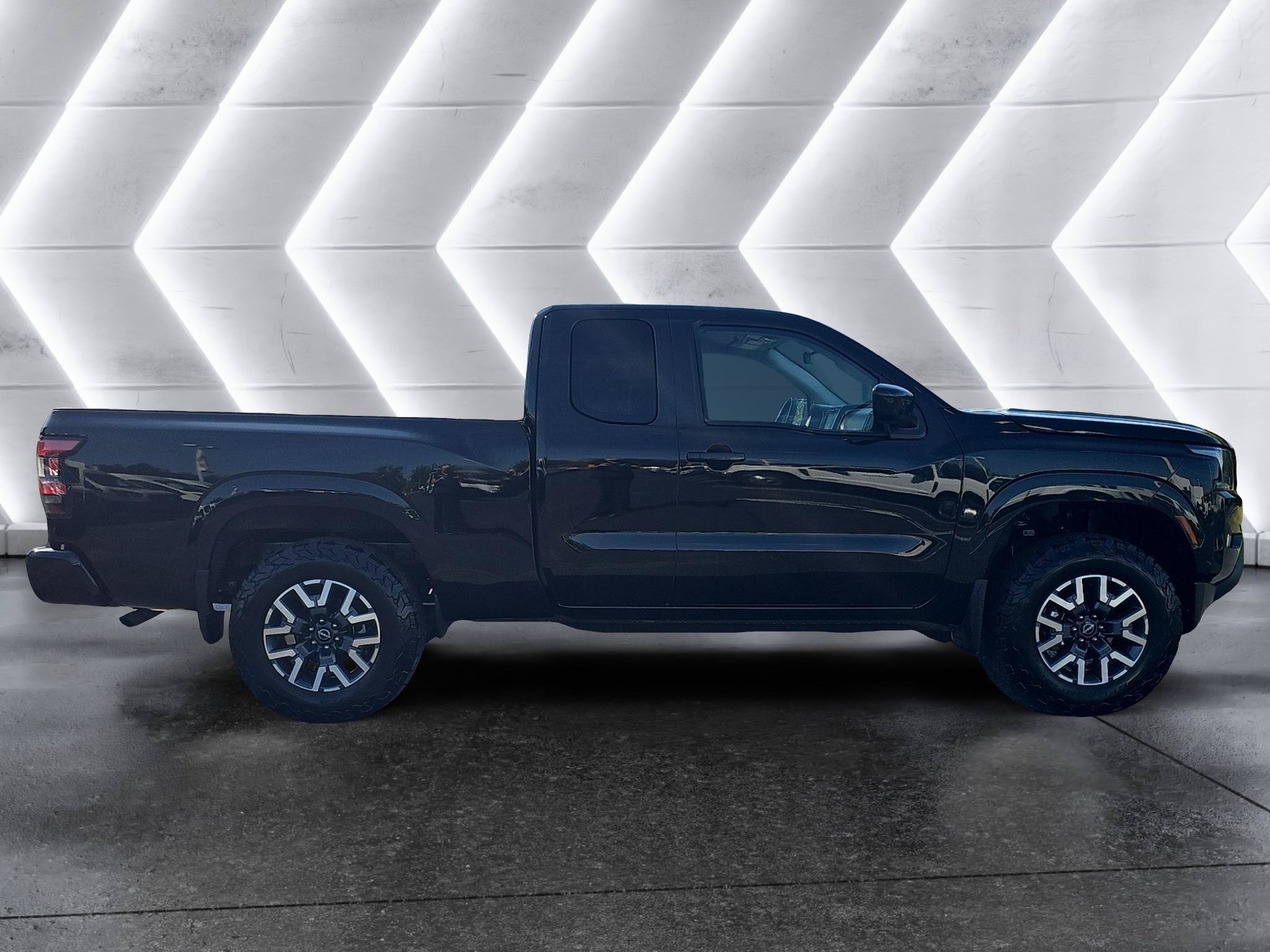 Used 2023 Nissan Frontier SV w/ Tow Package AWD/4WD image 8