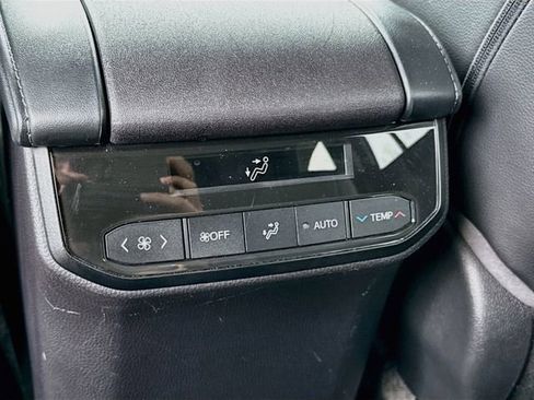 Used 2022 Toyota Highlander XLE FWD image 20