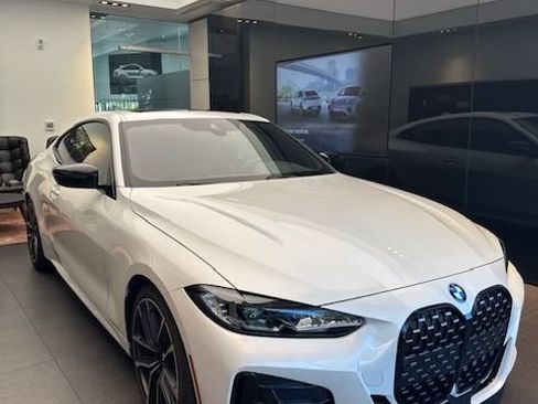 Used 2023 BMW 430i Coupe w/ M Sport Package RWD image 3