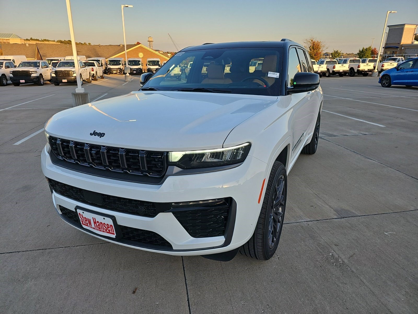New 2027 Jeep Grand Cherokee Summit AWD/4WD image 2