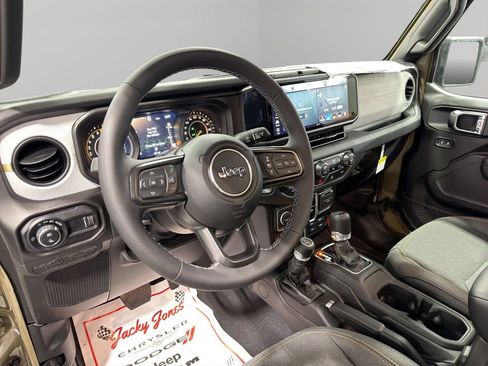 New 2025 Jeep Gladiator Willys image 5