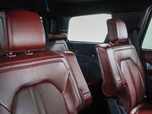 Used 2023 Ford Expedition Limited image 30