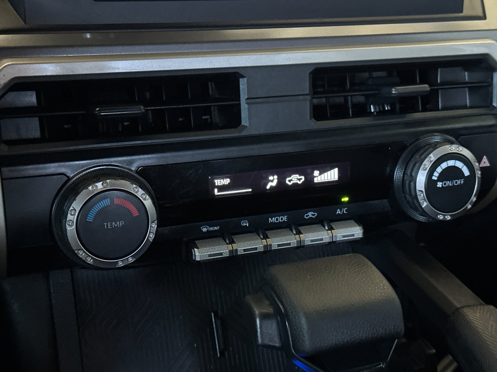 Used 2024 Toyota Tacoma SR5 AWD/4WD image 17