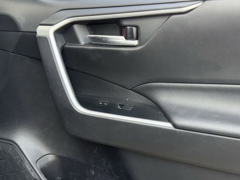 Used 2020 Toyota RAV4 XLE Premium image 29