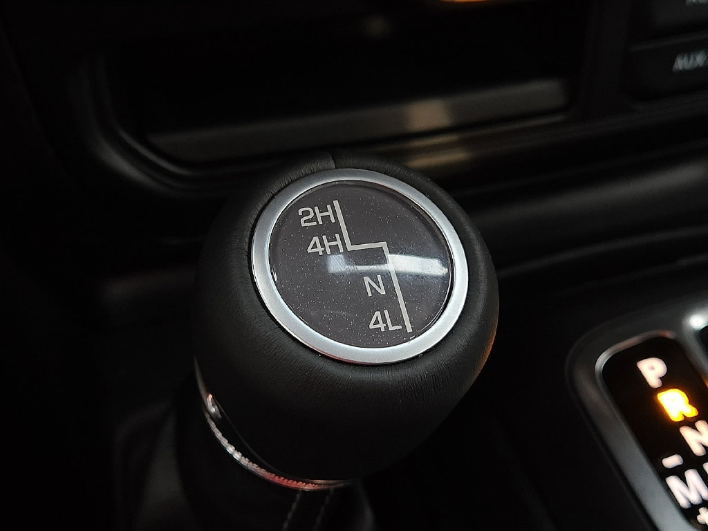 Used 2025 Jeep Gladiator Sport AWD/4WD image 14