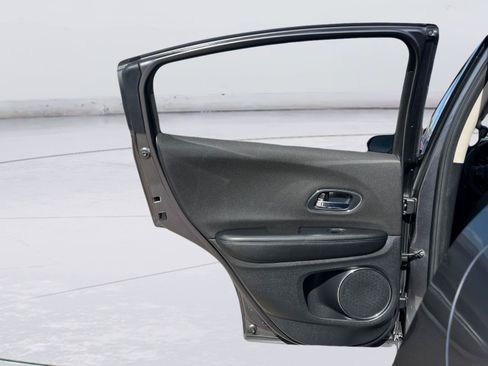Used 2018 Honda HR-V EX image 14