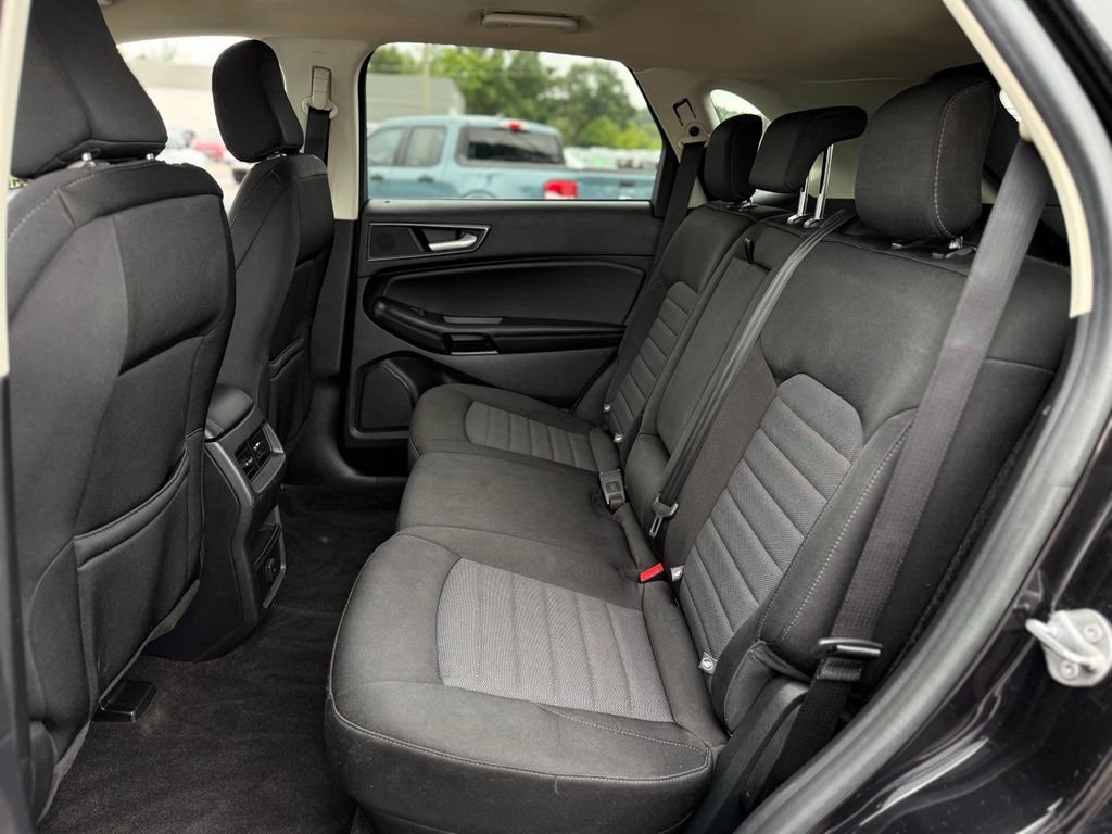 Used 2020 Ford Edge SE w/ Cargo Accessory Package FWD image 12