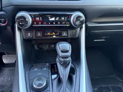 Used 2024 Toyota RAV4 Hybrid Woodland image 16