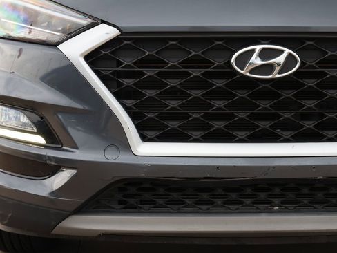 Used 2019 Hyundai Tucson Sport FWD image 11