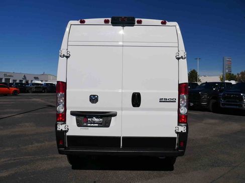 Used 2025 RAM ProMaster 2500 w/ Convenience Group FWD image 8
