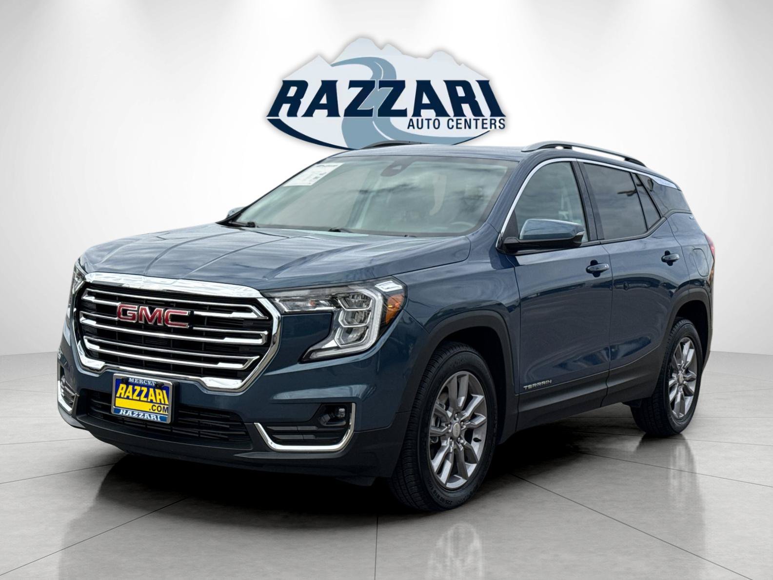 Used 2024 GMC Terrain SLT AWD/4WD image 7