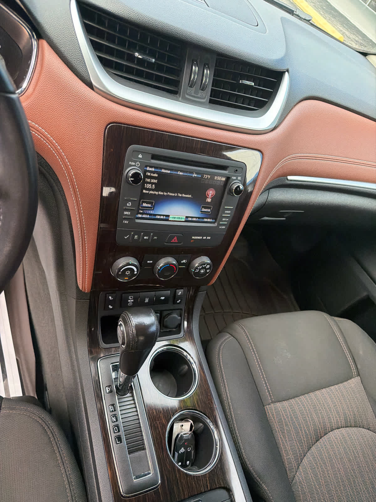 Used 2015 Chevrolet Traverse LT w/ Style and Technology Package FWD image 16