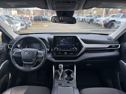 Used 2022 Toyota Highlander LE image 23