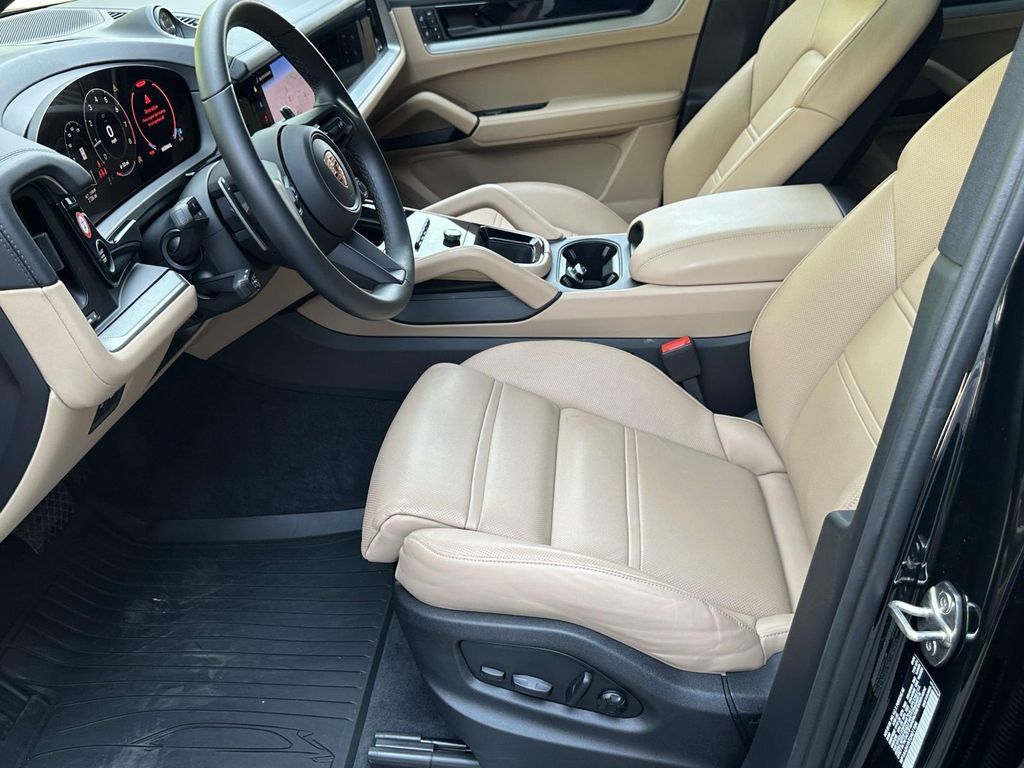 Certified 2026 Porsche Cayenne AWD/4WD image 19