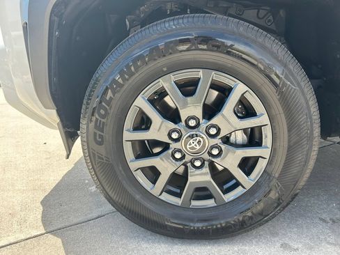 Used 2025 Toyota 4Runner SR5 AWD/4WD image 33