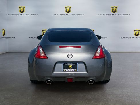 Used 2017 Nissan 370Z Coupe RWD image 4