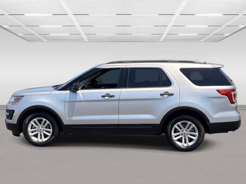 Used 2017 Ford Explorer FWD image 2
