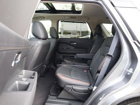 New 2026 Nissan Pathfinder Platinum image 29