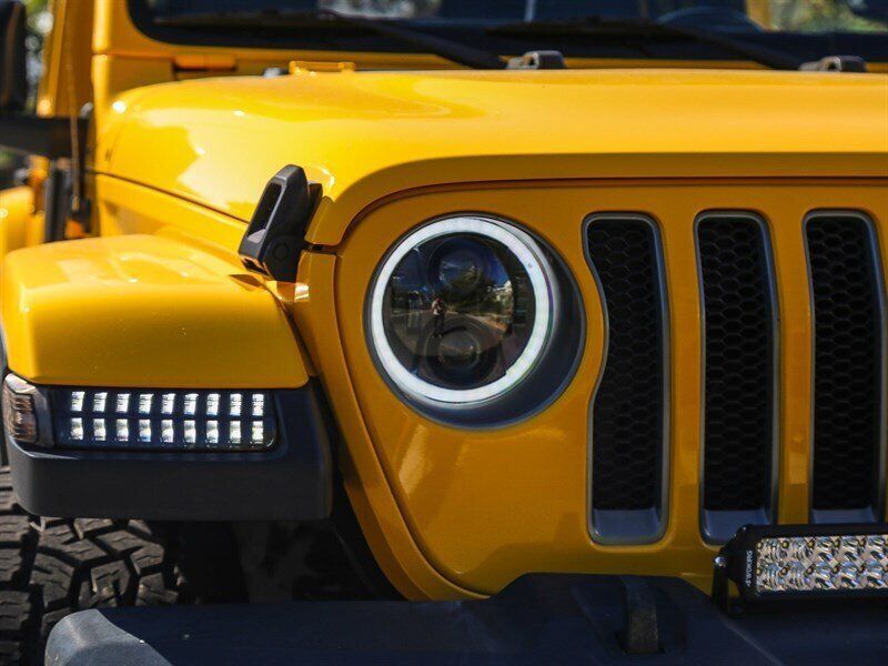 Used 2019 Jeep Wrangler Unlimited Sahara AWD/4WD image 12