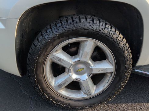 Used 2008 Chevrolet Tahoe LTZ w/ LTZ Preferred Equipment Group RWD image 9