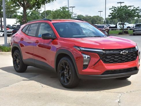 New 2026 Chevrolet Trax LT w/ Sunroof Package FWD image 3