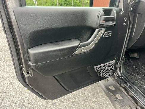 Used 2018 Jeep Wrangler Unlimited Sport S AWD/4WD image 26