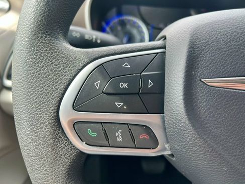 Used 2017 Chrysler Pacifica LX w/ Tire & Wheel Group FWD image 17