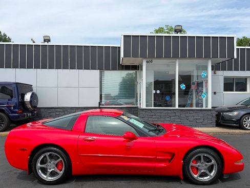 Used 2003 Chevrolet Corvette Coupe w/ Preferred Equipment Group RWD image 10