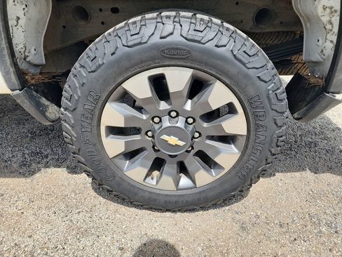 Used 2022 Chevrolet Silverado 2500 Custom w/ Infotainment Package AWD/4WD image 9