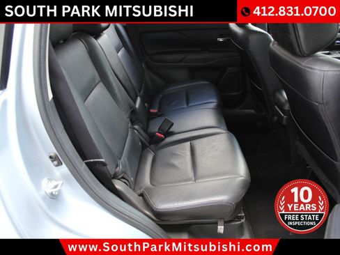 Used 2017 Mitsubishi Outlander SEL AWD/4WD image 17