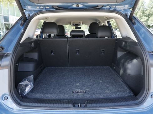 Certified 2025 Volkswagen Tiguan SE FWD image 30