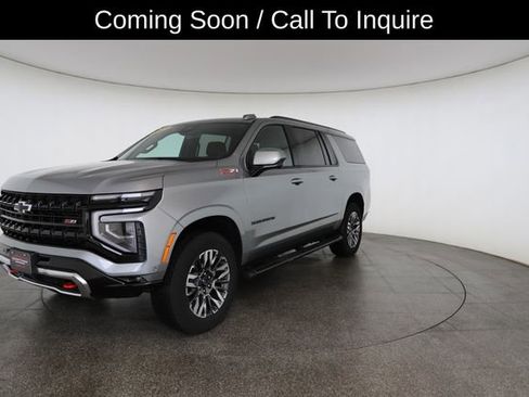 Used 2025 Chevrolet Suburban Z71 image 2