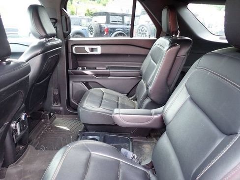 Used 2020 Ford Explorer XLT w/ Equipment Group 202A AWD/4WD image 12