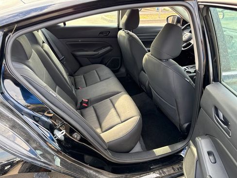 Used 2024 Nissan Altima 2.5 SV FWD image 12