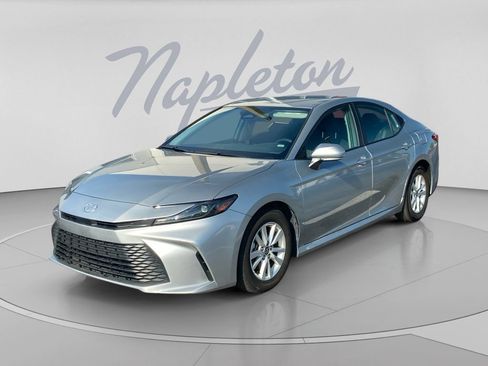 Used 2025 Toyota Camry LE FWD image 1