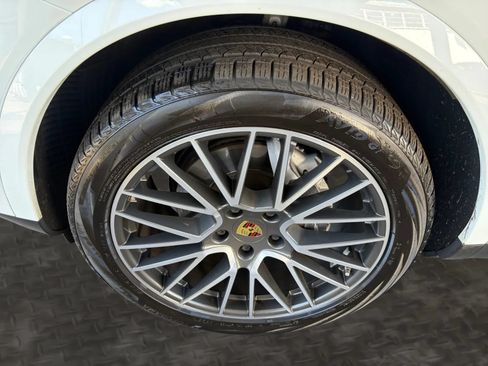 Used 2020 Porsche Cayenne AWD/4WD image 35